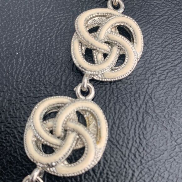 Vintage Eternity Love Knot Necklace – Silver Tone & Enamel Endless Swirl Choker - Picture 5 of 10